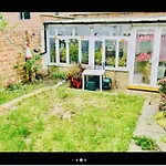 Serene Garden Retreat, 1 Bed Entire Flat