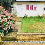 Serene Garden Retreat, 1 Bed Entire Flat